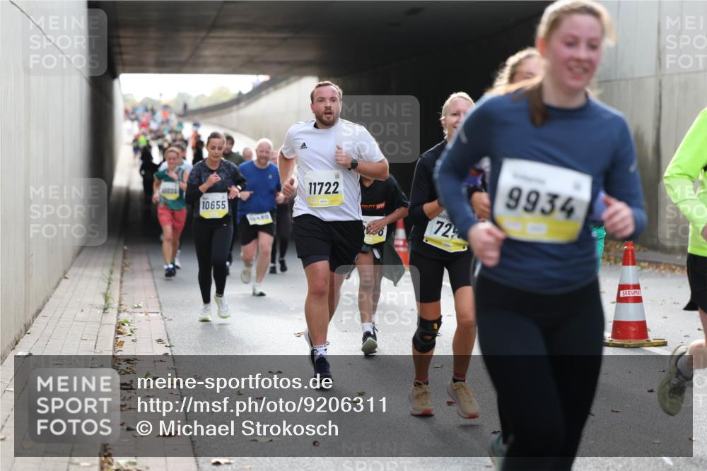 05.10.2025 - 20. swb-Marathon Bremen Michael Strokosch http://msf.ph/oto/9206311 05.10.2025 10:47:58 Laufen 10655, 11722, 72, 9934 meine-sportfotos.de