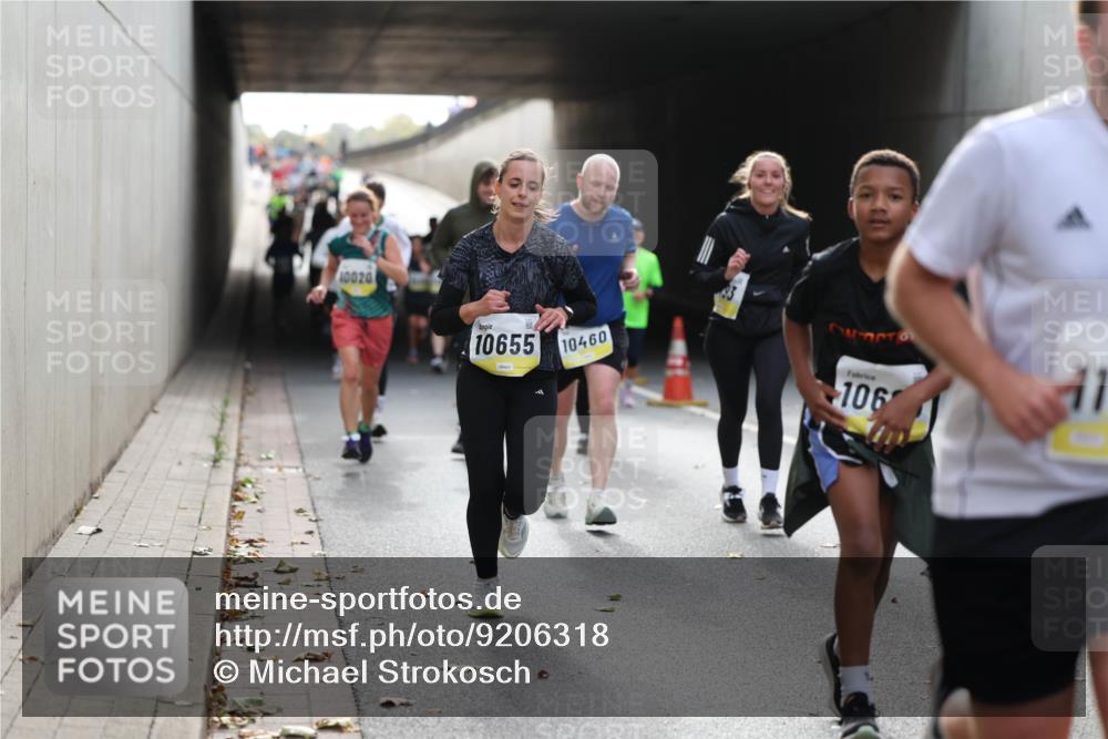 05.10.2025 - 20. swb-Marathon Bremen Michael Strokosch http://msf.ph/oto/9206318 05.10.2025 10:48:00 Laufen 10655, 10460, 106, 11 meine-sportfotos.de