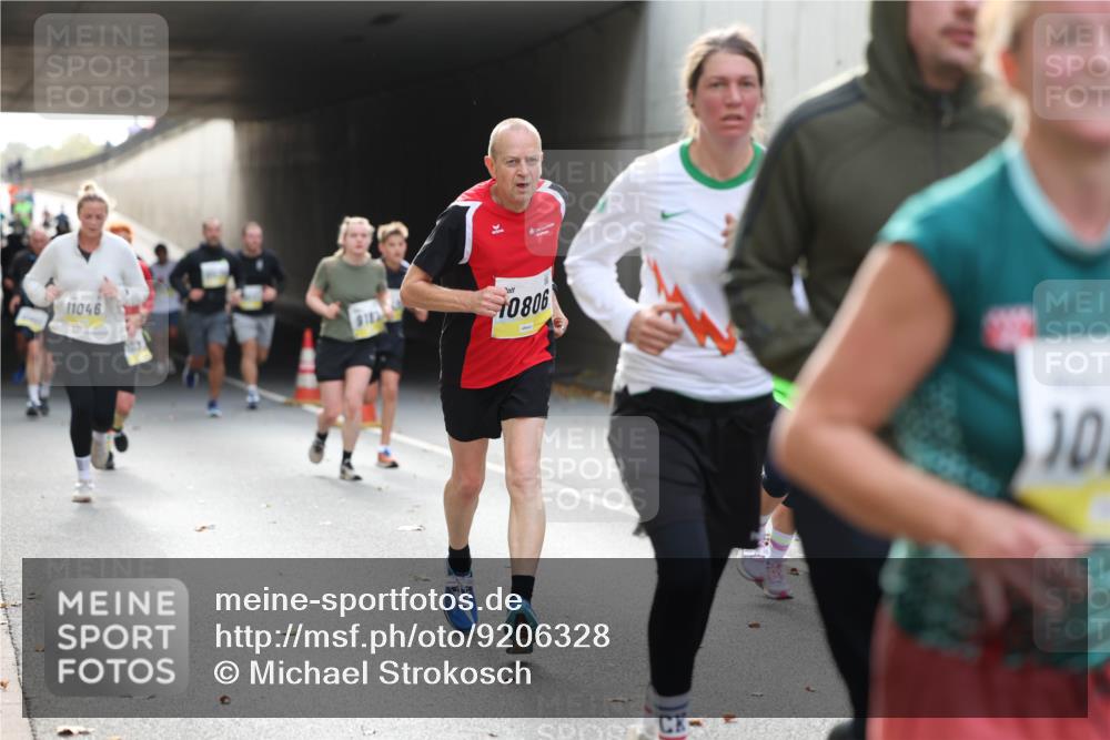05.10.2025 - 20. swb-Marathon Bremen Michael Strokosch http://msf.ph/oto/9206328 05.10.2025 10:48:05 Laufen 11046, 10806, 270, 10 meine-sportfotos.de