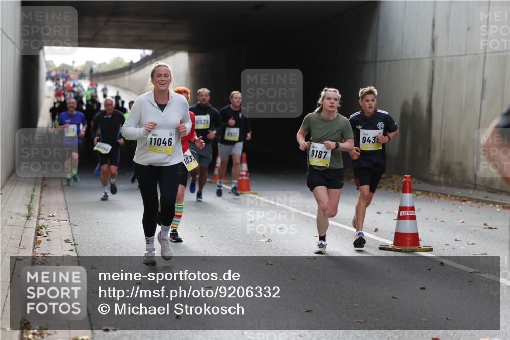 05.10.2025 - 20. swb-Marathon Bremen Michael Strokosch http://msf.ph/oto/9206332 05.10.2025 10:48:07 Laufen 10066, 11046, 103, 10539, 9617, 9187, 943 meine-sportfotos.de