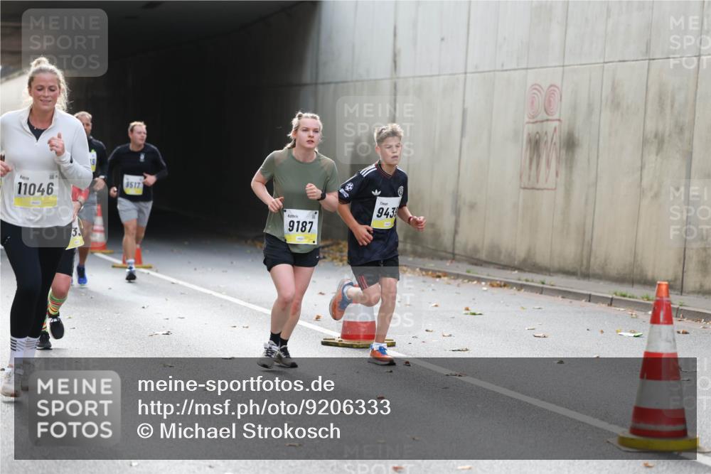 05.10.2025 - 20. swb-Marathon Bremen Michael Strokosch http://msf.ph/oto/9206333 05.10.2025 10:48:07 Laufen 11046, 3, 19, 517, 9187, 943, 00 meine-sportfotos.de