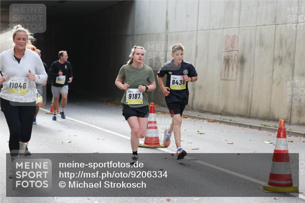 05.10.2025 - 20. swb-Marathon Bremen Michael Strokosch http://msf.ph/oto/9206334 05.10.2025 10:48:07 Laufen 11046, 9517, 9187, 9435, 00 meine-sportfotos.de