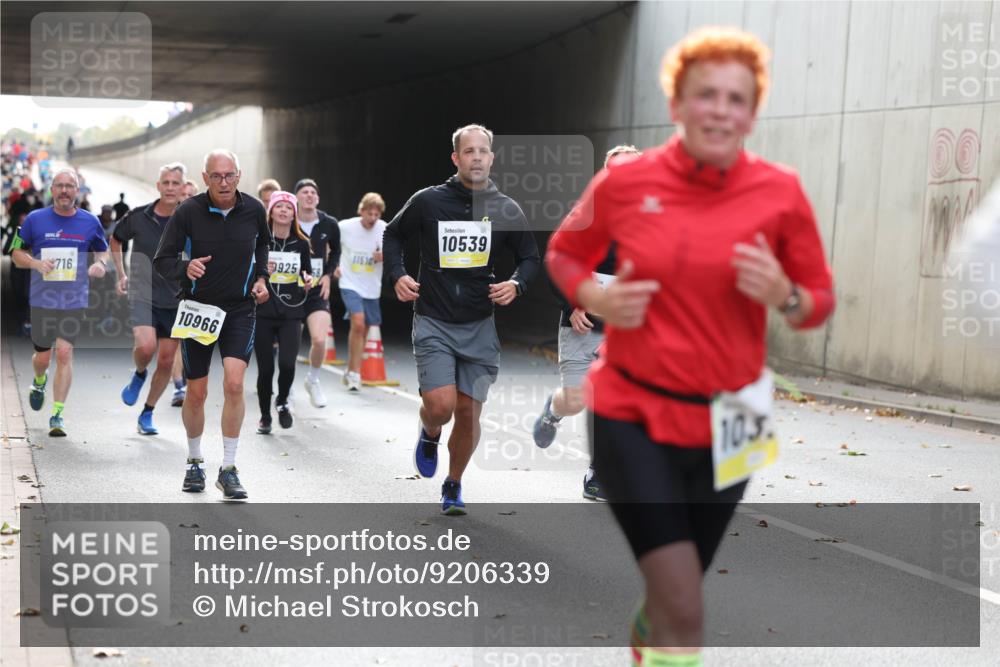 05.10.2025 - 20. swb-Marathon Bremen Michael Strokosch http://msf.ph/oto/9206339 05.10.2025 10:48:10 Laufen 716, 10966, 9925, 11510, 10539, 103, 00 meine-sportfotos.de