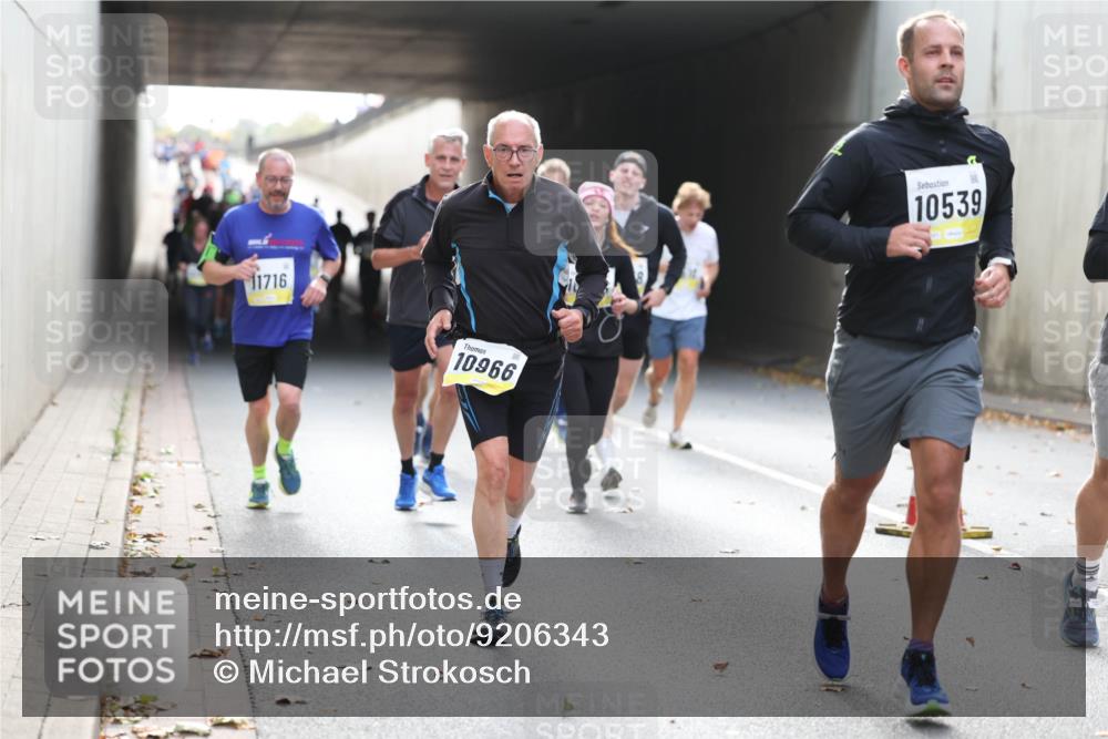 05.10.2025 - 20. swb-Marathon Bremen Michael Strokosch http://msf.ph/oto/9206343 05.10.2025 10:48:11 Laufen 11716, 10966, 10539 meine-sportfotos.de