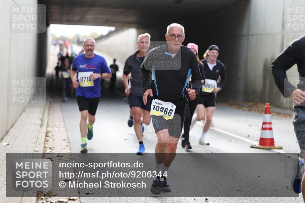 05.10.2025 - 20. swb-Marathon Bremen Michael Strokosch http://msf.ph/oto/9206344 05.10.2025 10:48:11 Laufen 11716, 10966, 0958 meine-sportfotos.de