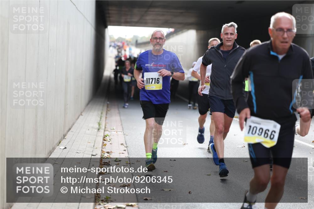 05.10.2025 - 20. swb-Marathon Bremen Michael Strokosch http://msf.ph/oto/9206345 05.10.2025 10:48:12 Laufen 11716, 10966 meine-sportfotos.de