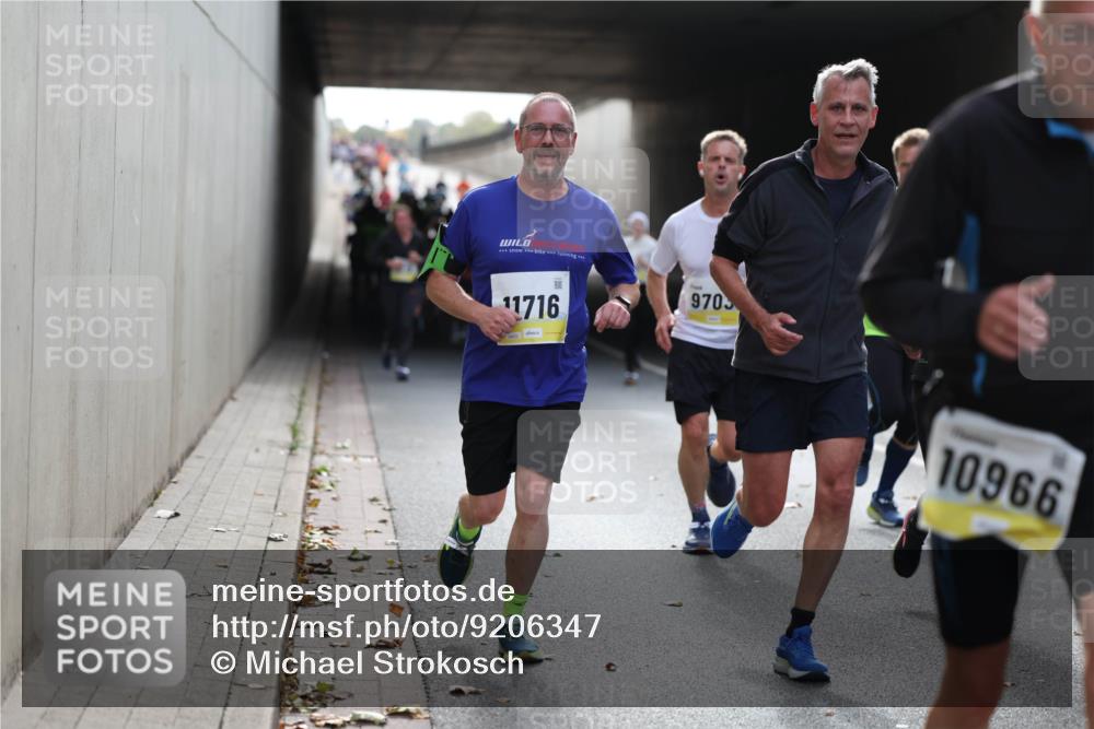 05.10.2025 - 20. swb-Marathon Bremen Michael Strokosch http://msf.ph/oto/9206347 05.10.2025 10:48:13 Laufen 11716, 9705, 10966 meine-sportfotos.de