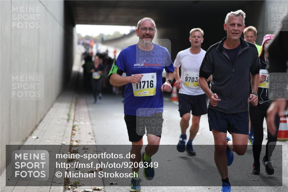 05.10.2025 - 20. swb-Marathon Bremen Michael Strokosch http://msf.ph/oto/9206349 05.10.2025 10:48:13 Laufen 1716, 9703 meine-sportfotos.de