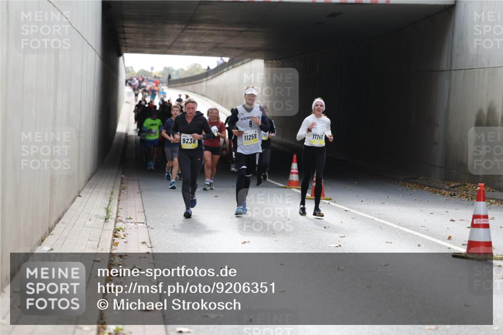 05.10.2025 - 20. swb-Marathon Bremen Michael Strokosch http://msf.ph/oto/9206351 05.10.2025 10:48:16 Laufen 9238, 126, 11259, 785, 17741 meine-sportfotos.de