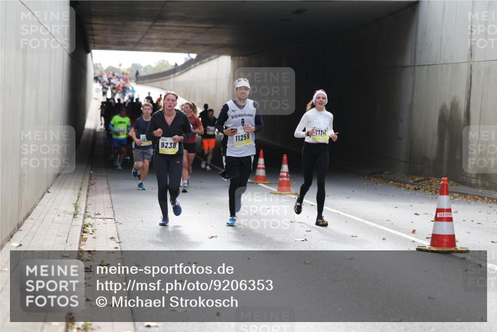 05.10.2025 - 20. swb-Marathon Bremen Michael Strokosch http://msf.ph/oto/9206353 05.10.2025 10:48:16 Laufen 10, 9238, 11259, 1741 meine-sportfotos.de