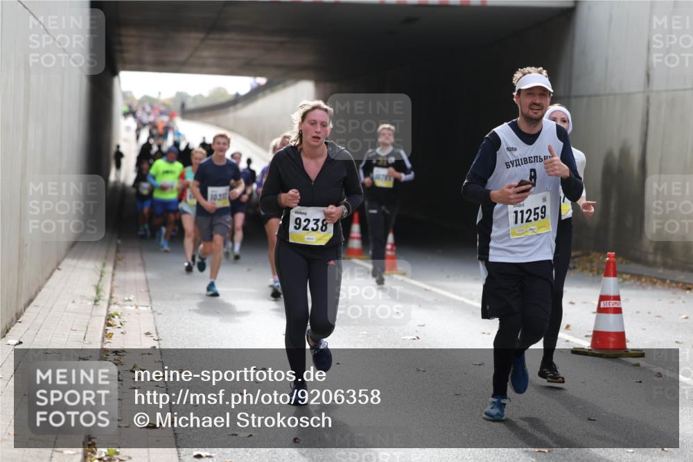 05.10.2025 - 20. swb-Marathon Bremen Michael Strokosch http://msf.ph/oto/9206358 05.10.2025 10:48:19 Laufen 10, 35, 9238, 11259 meine-sportfotos.de
