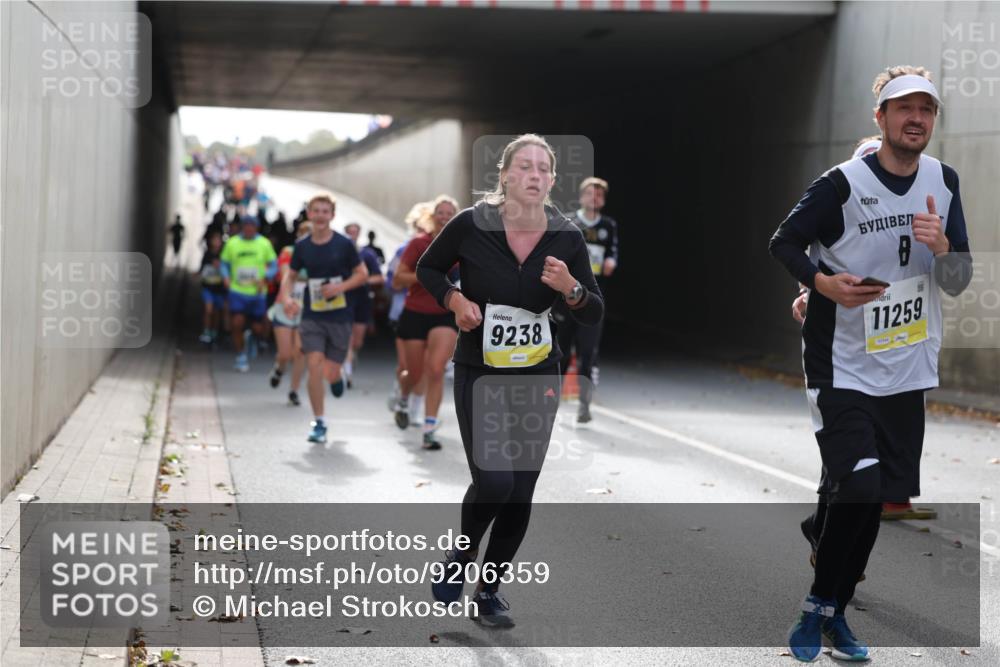 05.10.2025 - 20. swb-Marathon Bremen Michael Strokosch http://msf.ph/oto/9206359 05.10.2025 10:48:19 Laufen 9238, 11259 meine-sportfotos.de