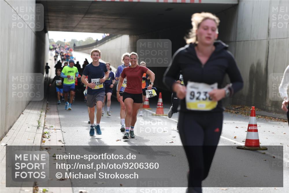 05.10.2025 - 20. swb-Marathon Bremen Michael Strokosch http://msf.ph/oto/9206360 05.10.2025 10:48:20 Laufen 10616, 70, 31, 3, 6, 9238 meine-sportfotos.de