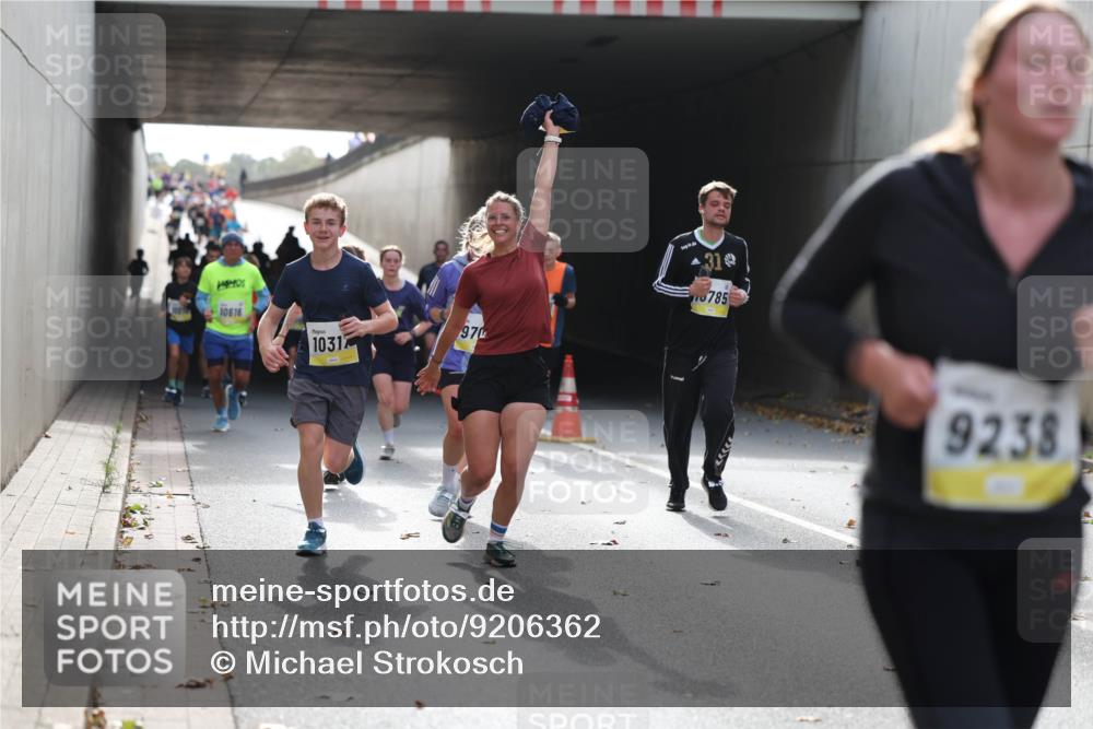 05.10.2025 - 20. swb-Marathon Bremen Michael Strokosch http://msf.ph/oto/9206362 05.10.2025 10:48:20 Laufen 10616, 10317, 970, 31, 785, 9238 meine-sportfotos.de