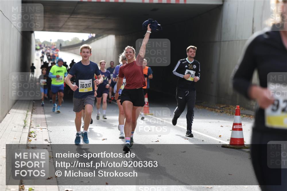 05.10.2025 - 20. swb-Marathon Bremen Michael Strokosch http://msf.ph/oto/9206363 05.10.2025 10:48:21 Laufen 10616, 10317, 85, 92 meine-sportfotos.de