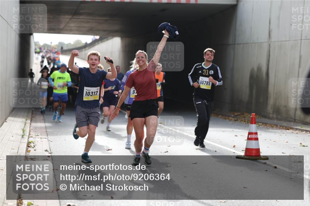 05.10.2025 - 20. swb-Marathon Bremen Michael Strokosch http://msf.ph/oto/9206364 05.10.2025 10:48:21 Laufen 1061, 10317, 97, 319, 10785 meine-sportfotos.de