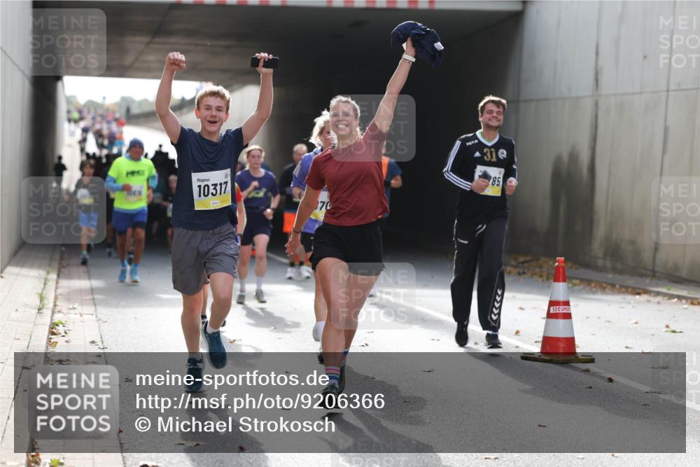 05.10.2025 - 20. swb-Marathon Bremen Michael Strokosch http://msf.ph/oto/9206366 05.10.2025 10:48:21 Laufen 10317, 70, 319, 85 meine-sportfotos.de
