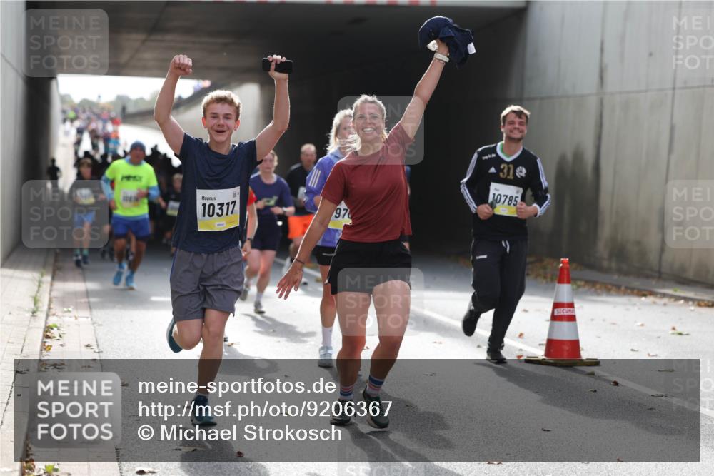 05.10.2025 - 20. swb-Marathon Bremen Michael Strokosch http://msf.ph/oto/9206367 05.10.2025 10:48:21 Laufen 10317, 97, 31, 10785 meine-sportfotos.de