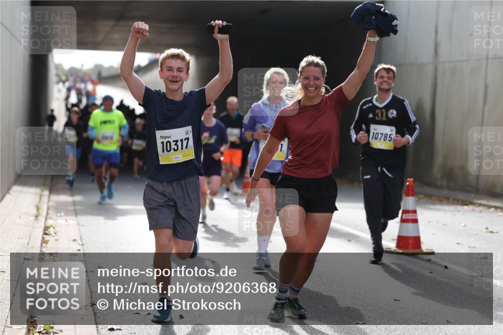 05.10.2025 - 20. swb-Marathon Bremen Michael Strokosch http://msf.ph/oto/9206368 05.10.2025 10:48:22 Laufen 10317, 312, 10785 meine-sportfotos.de