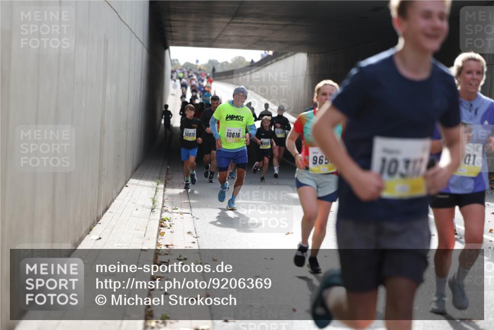 05.10.2025 - 20. swb-Marathon Bremen Michael Strokosch http://msf.ph/oto/9206369 05.10.2025 10:48:23 Laufen 10019, 10616, 9956, 0308, 965, 10311, 01 meine-sportfotos.de