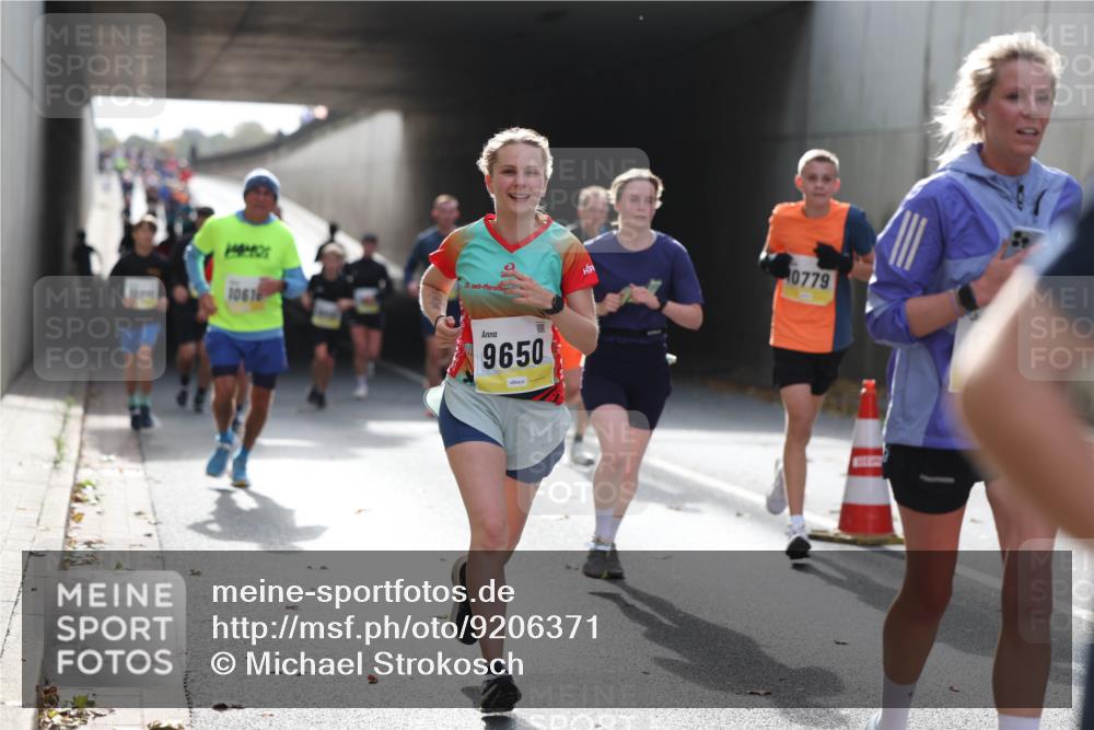 05.10.2025 - 20. swb-Marathon Bremen Michael Strokosch http://msf.ph/oto/9206371 05.10.2025 10:48:24 Laufen 1061, 20, 0779, 9650 meine-sportfotos.de