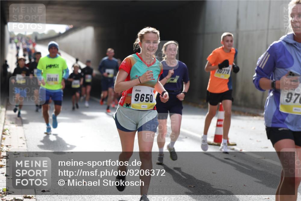 05.10.2025 - 20. swb-Marathon Bremen Michael Strokosch http://msf.ph/oto/9206372 05.10.2025 10:48:24 Laufen 10616, 9650, 10779, 976 meine-sportfotos.de