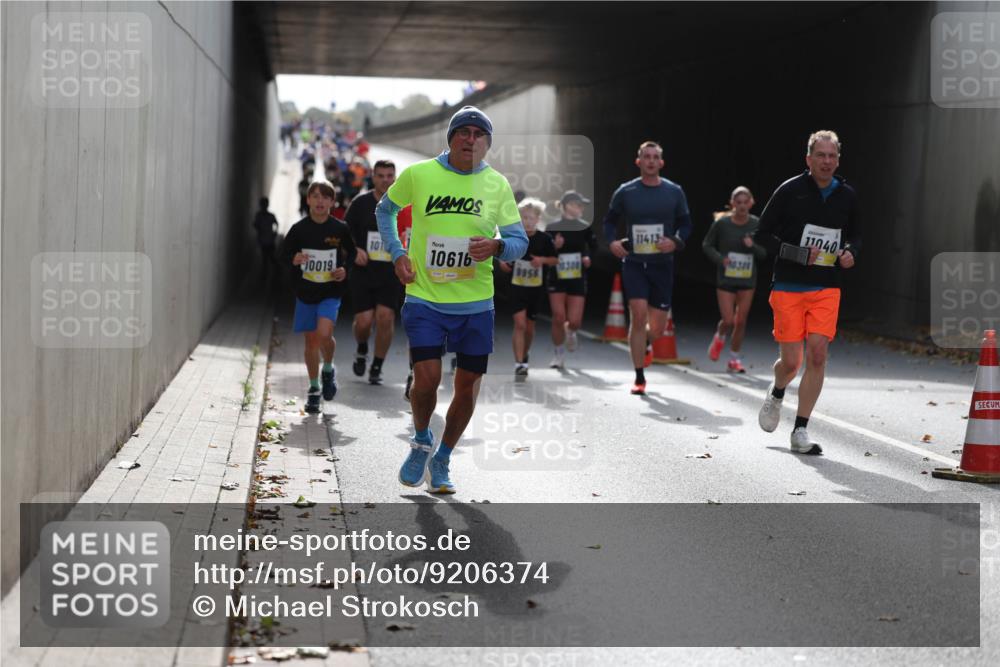 05.10.2025 - 20. swb-Marathon Bremen Michael Strokosch http://msf.ph/oto/9206374 05.10.2025 10:48:25 Laufen 10019, 101, 11413, 10616, 10300, 10301, 9956, 11040 meine-sportfotos.de