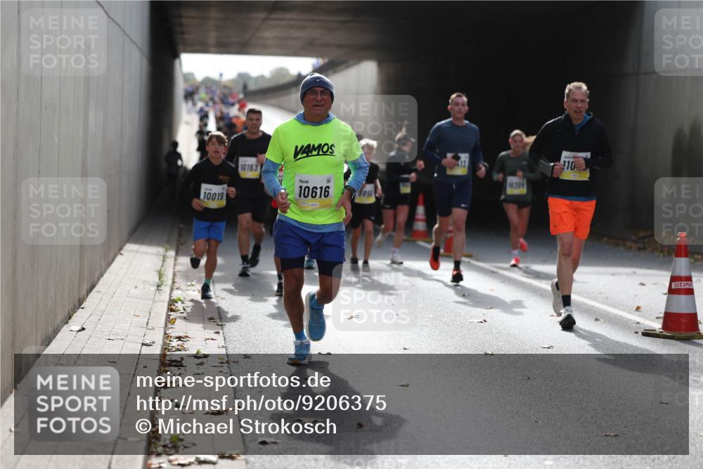 05.10.2025 - 20. swb-Marathon Bremen Michael Strokosch http://msf.ph/oto/9206375 05.10.2025 10:48:25 Laufen 10019, 10163, 10616, 6951, 16209, 110 meine-sportfotos.de