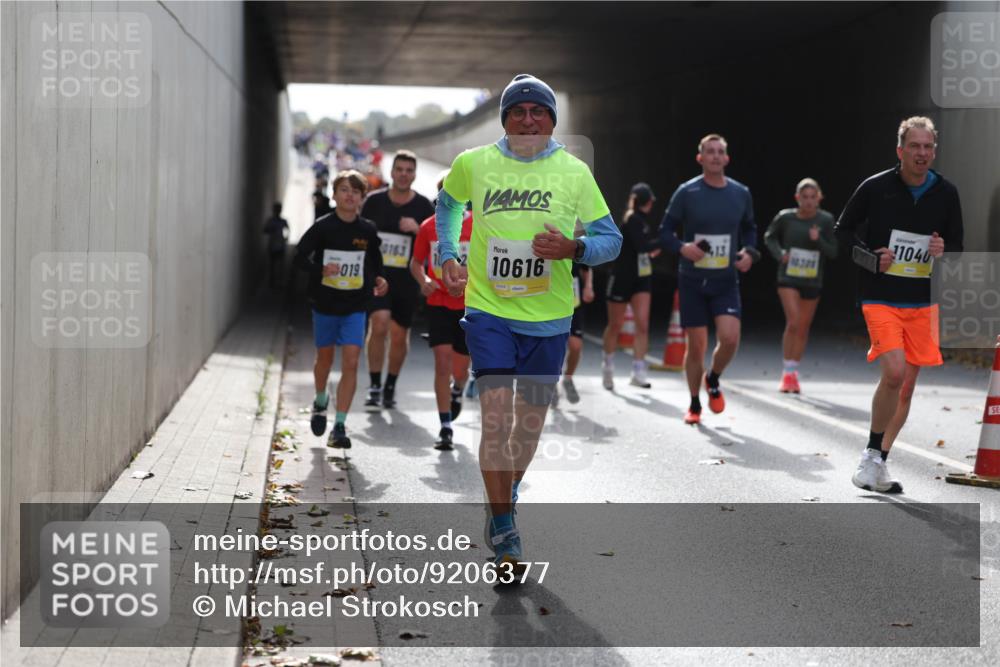 05.10.2025 - 20. swb-Marathon Bremen Michael Strokosch http://msf.ph/oto/9206377 05.10.2025 10:48:26 Laufen 019, 0163, 10616, 413, 18289, 1040 meine-sportfotos.de