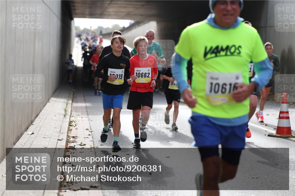 05.10.2025 - 20. swb-Marathon Bremen Michael Strokosch http://msf.ph/oto/9206381 05.10.2025 10:48:27 Laufen 019, 10662, 995, 10616, 13 meine-sportfotos.de