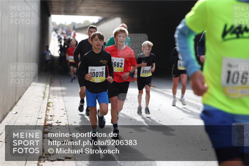05.10.2025 - 20. swb-Marathon Bremen Michael Strokosch http://msf.ph/oto/9206383 05.10.2025 10:48:28 Laufen 662, 0019, 9956, 103, 106 meine-sportfotos.de