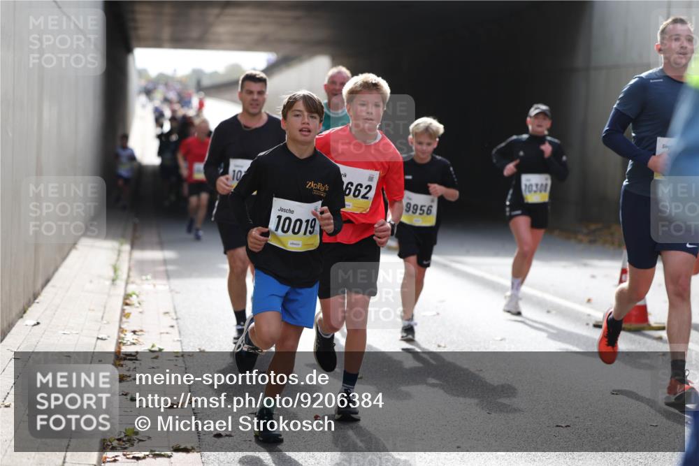 05.10.2025 - 20. swb-Marathon Bremen Michael Strokosch http://msf.ph/oto/9206384 05.10.2025 10:48:28 Laufen 10, 662, 10019, 10, 308, 9956 meine-sportfotos.de