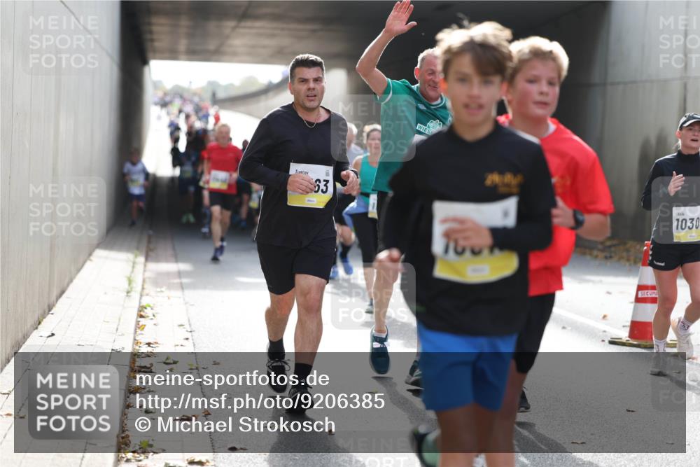 05.10.2025 - 20. swb-Marathon Bremen Michael Strokosch http://msf.ph/oto/9206385 05.10.2025 10:48:29 Laufen 63, 1030 meine-sportfotos.de