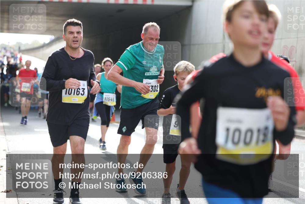 05.10.2025 - 20. swb-Marathon Bremen Michael Strokosch http://msf.ph/oto/9206386 05.10.2025 10:48:30 Laufen 10163, 11545, 302, 9, 10019 meine-sportfotos.de