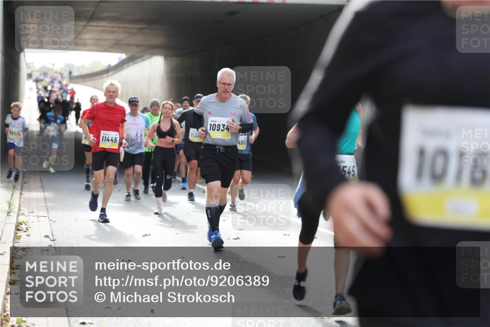 05.10.2025 - 20. swb-Marathon Bremen Michael Strokosch http://msf.ph/oto/9206389 05.10.2025 10:48:32 Laufen 11445, 1136, 10934, 466, 545, 1016 meine-sportfotos.de