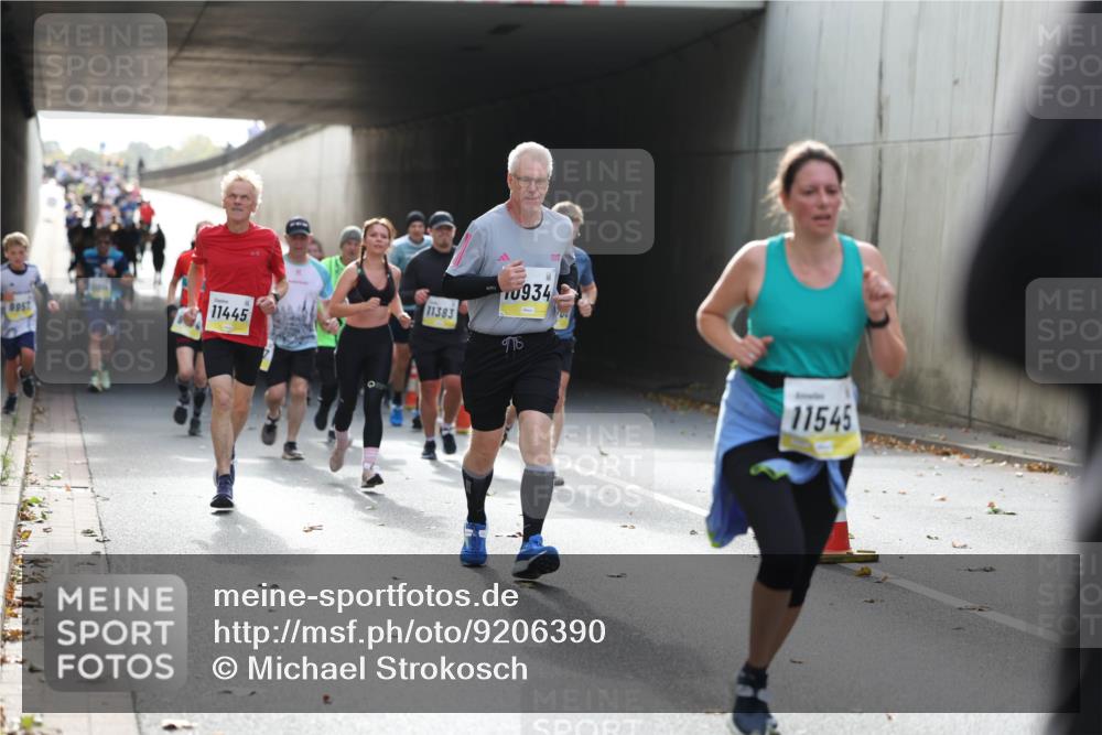 05.10.2025 - 20. swb-Marathon Bremen Michael Strokosch http://msf.ph/oto/9206390 05.10.2025 10:48:32 Laufen 995, 11445, 11383, 0934, 978, 11545 meine-sportfotos.de