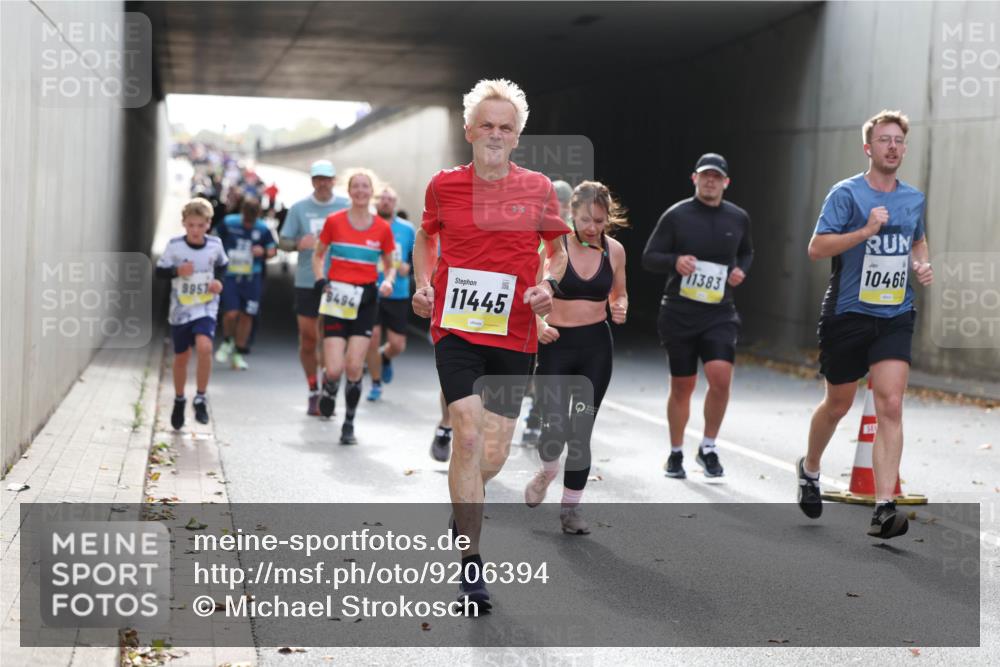 05.10.2025 - 20. swb-Marathon Bremen Michael Strokosch http://msf.ph/oto/9206394 05.10.2025 10:48:34 Laufen 8494, 9951, 11445, 11383, 10466 meine-sportfotos.de
