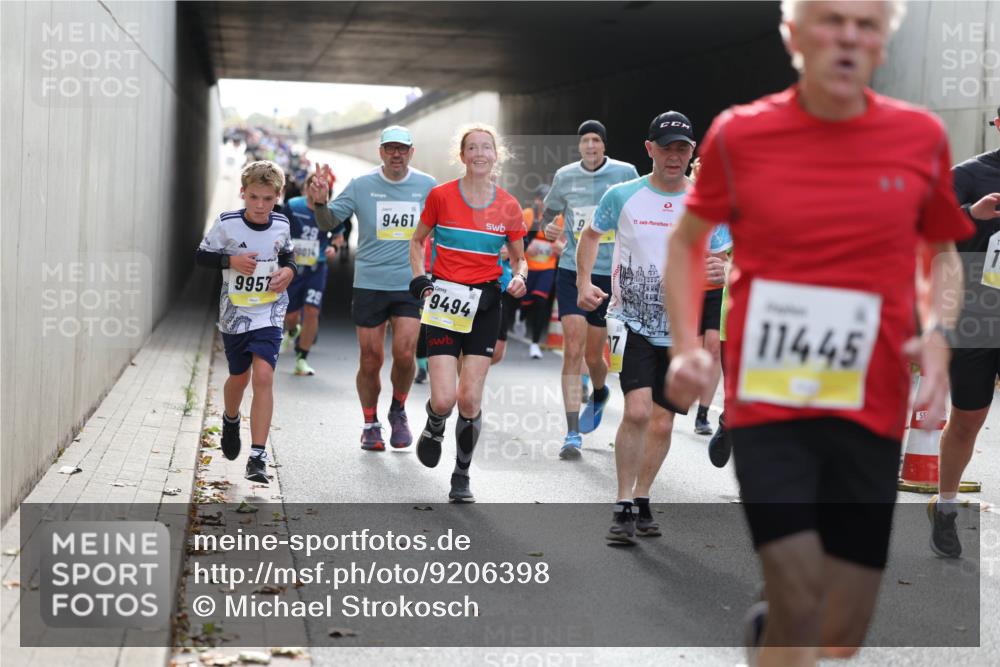05.10.2025 - 20. swb-Marathon Bremen Michael Strokosch http://msf.ph/oto/9206398 05.10.2025 10:48:35 Laufen 9957, 0014, 9461, 9494, 17, 11445, 17 meine-sportfotos.de