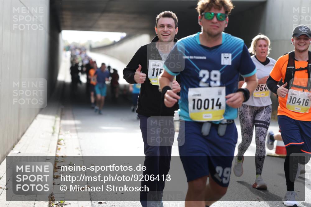 05.10.2025 - 20. swb-Marathon Bremen Michael Strokosch http://msf.ph/oto/9206413 05.10.2025 10:48:42 Laufen 115, 01998, 29, 10014, 954, 10416, 29 meine-sportfotos.de
