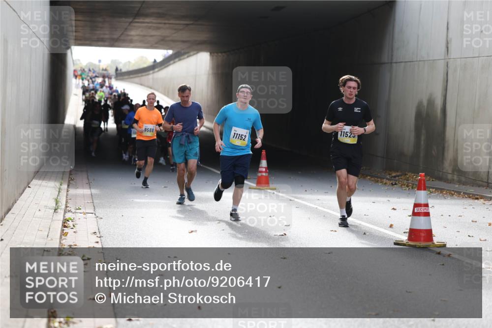 05.10.2025 - 20. swb-Marathon Bremen Michael Strokosch http://msf.ph/oto/9206417 05.10.2025 10:48:45 Laufen 9569, 11152, 11525 meine-sportfotos.de