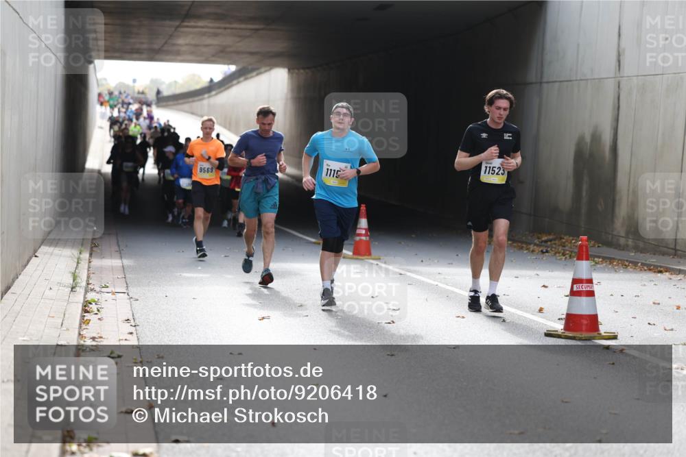 05.10.2025 - 20. swb-Marathon Bremen Michael Strokosch http://msf.ph/oto/9206418 05.10.2025 10:48:45 Laufen 1115, 9569, 11523 meine-sportfotos.de