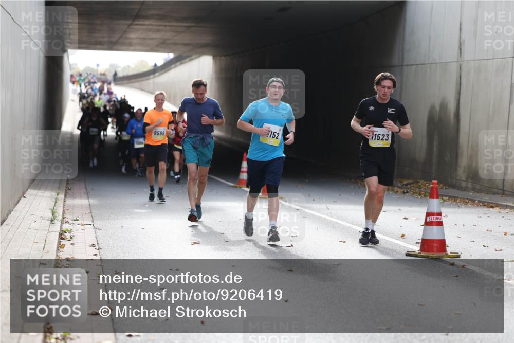 05.10.2025 - 20. swb-Marathon Bremen Michael Strokosch http://msf.ph/oto/9206419 05.10.2025 10:48:45 Laufen 152, 9569, 1523 meine-sportfotos.de