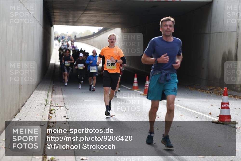 05.10.2025 - 20. swb-Marathon Bremen Michael Strokosch http://msf.ph/oto/9206420 05.10.2025 10:48:48 Laufen 40075, 11336, 9569 meine-sportfotos.de