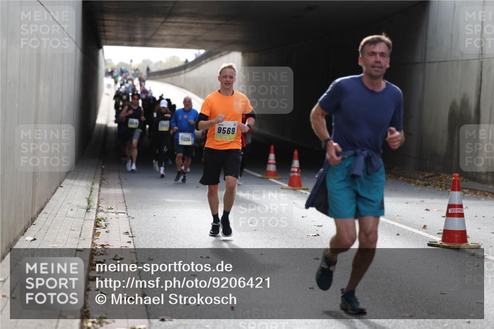 05.10.2025 - 20. swb-Marathon Bremen Michael Strokosch http://msf.ph/oto/9206421 05.10.2025 10:48:48 Laufen 10879, 17692, 11339, 9569 meine-sportfotos.de