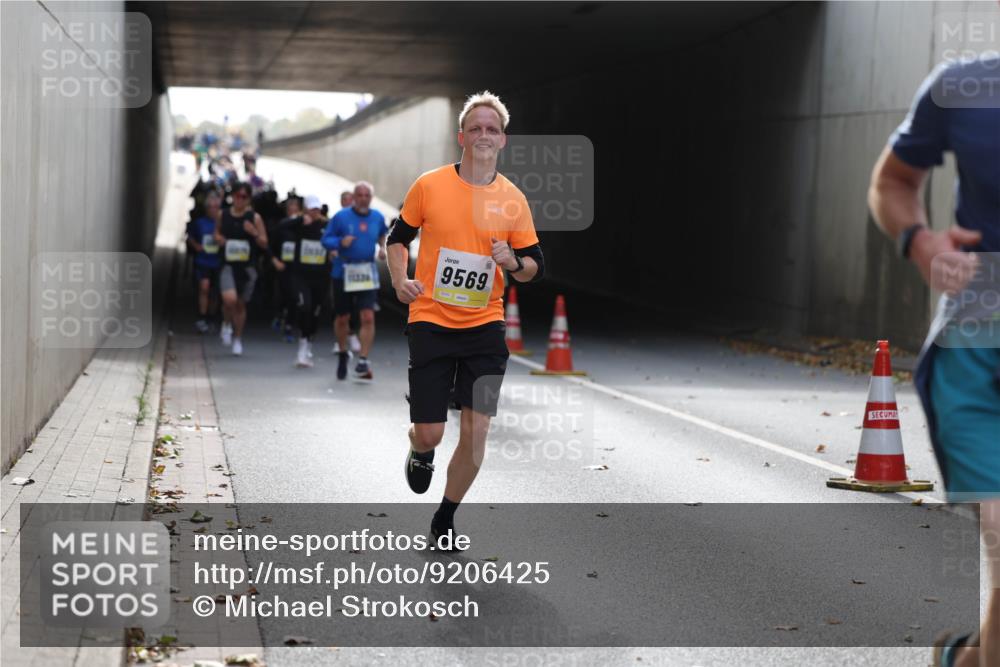 05.10.2025 - 20. swb-Marathon Bremen Michael Strokosch http://msf.ph/oto/9206425 05.10.2025 10:48:49 Laufen 9569 meine-sportfotos.de