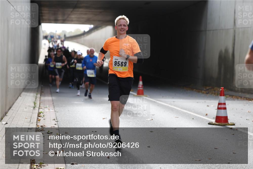 05.10.2025 - 20. swb-Marathon Bremen Michael Strokosch http://msf.ph/oto/9206426 05.10.2025 10:48:49 Laufen 9569, 02200 meine-sportfotos.de