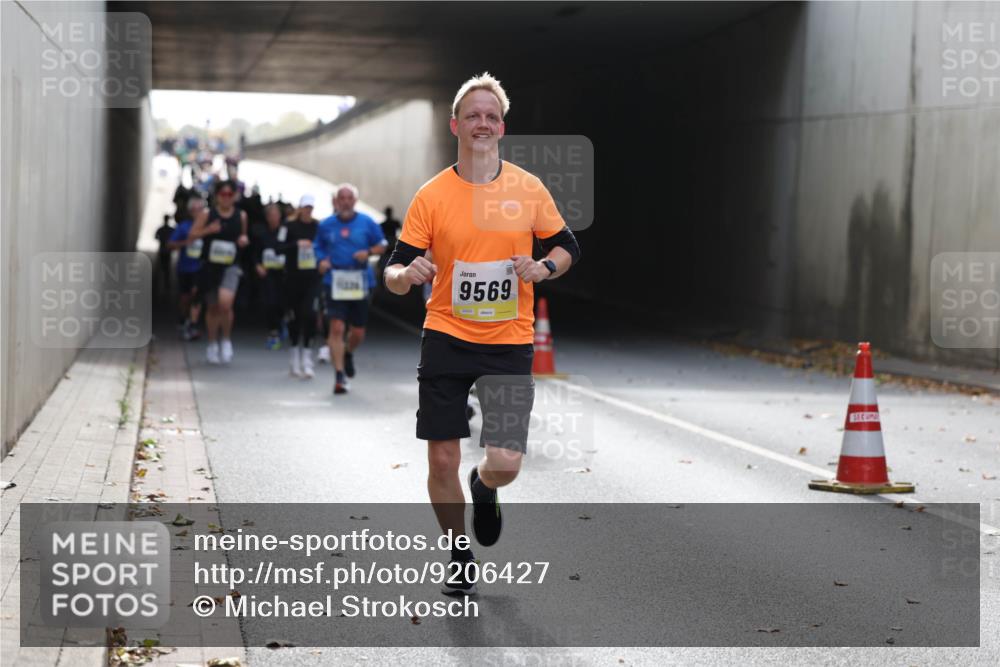 05.10.2025 - 20. swb-Marathon Bremen Michael Strokosch http://msf.ph/oto/9206427 05.10.2025 10:48:50 Laufen 9569 meine-sportfotos.de