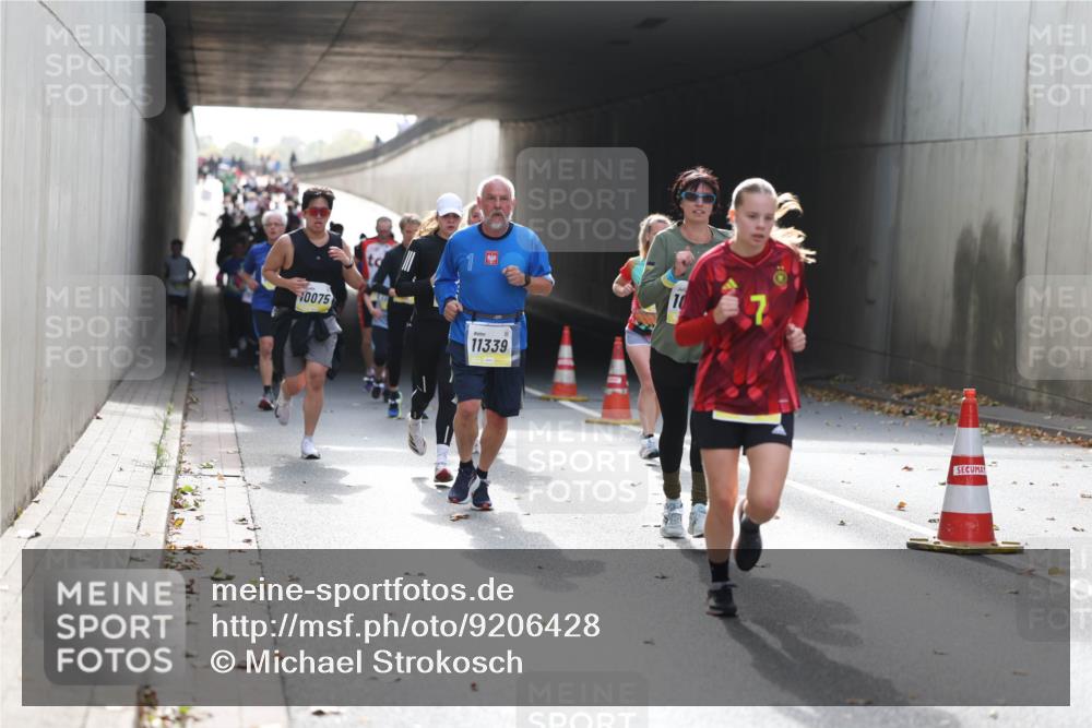 05.10.2025 - 20. swb-Marathon Bremen Michael Strokosch http://msf.ph/oto/9206428 05.10.2025 10:48:52 Laufen 0075, 11339 meine-sportfotos.de