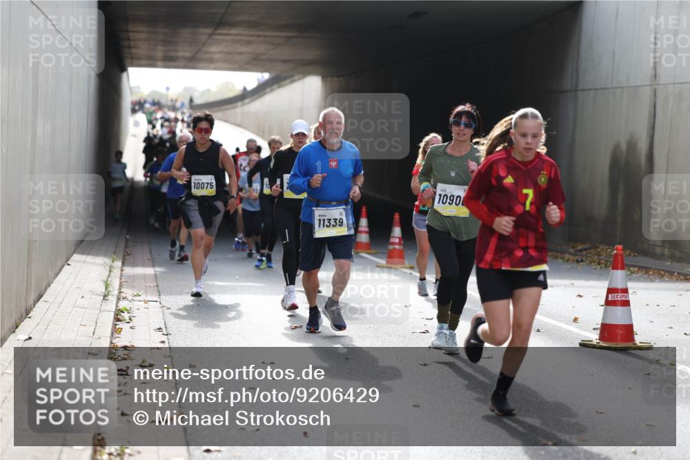 05.10.2025 - 20. swb-Marathon Bremen Michael Strokosch http://msf.ph/oto/9206429 05.10.2025 10:48:52 Laufen 10075, 11339, 1090 meine-sportfotos.de