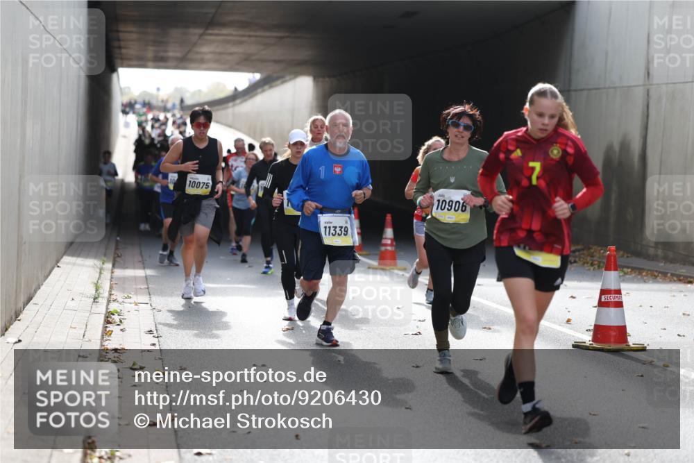 05.10.2025 - 20. swb-Marathon Bremen Michael Strokosch http://msf.ph/oto/9206430 05.10.2025 10:48:53 Laufen 10075, 11339, 10906, 7 meine-sportfotos.de